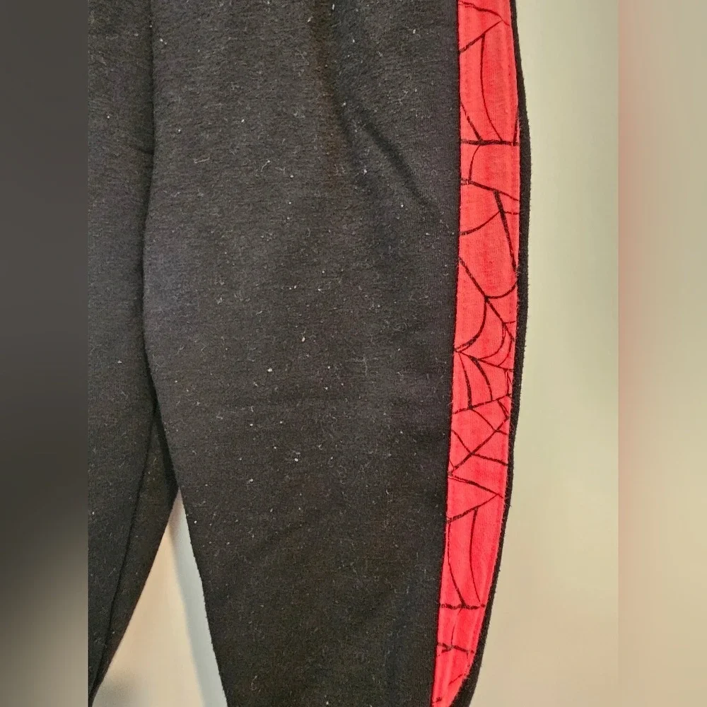 2T Black sweatsuit‎ featuring a red Spider-Man graphic Web Retro Avenger Heros